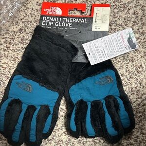 New The North Face Black and Blue Thermal Gloves womens